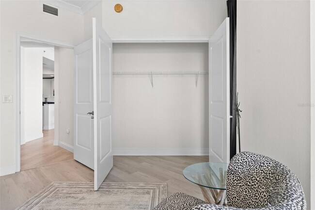 Building Photo - 449 S 12th St