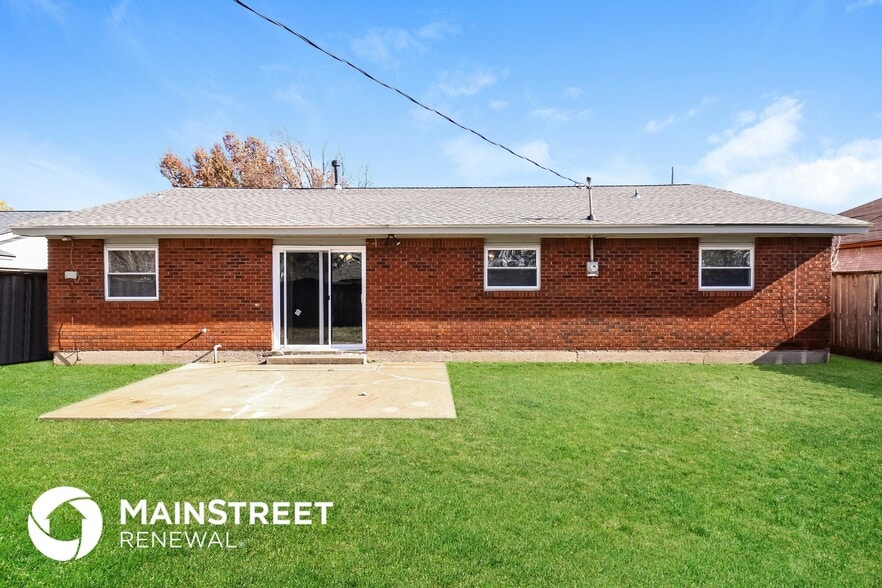 Building Photo - 10905 N Brauer Ave