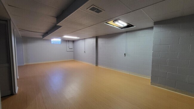 Building Photo - 10146 Baughman Rd