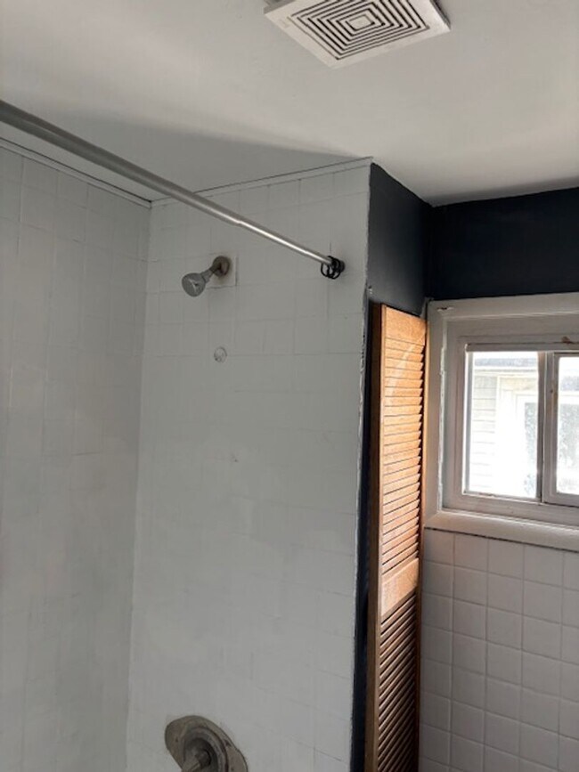 Building Photo - Move in Ready- $1495.00