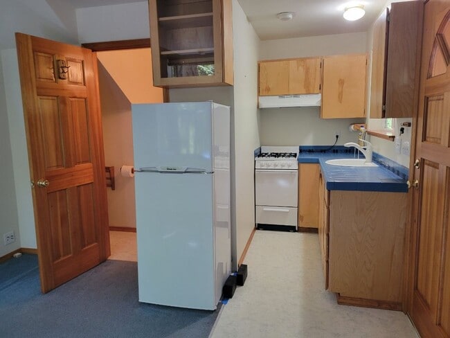 Building Photo - Storybook Cottage with Utilities Included!!