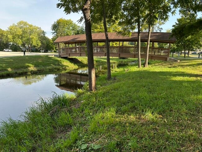 Building Photo - 180 E Capitol Dr