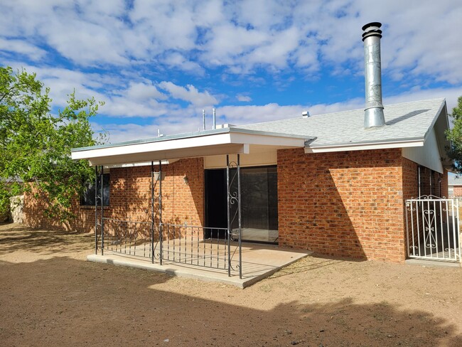 Building Photo - 7716 Iroquois Dr