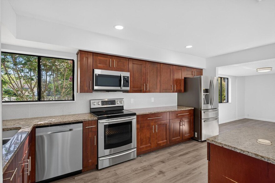 Building Photo - 7812 Linkside Dr