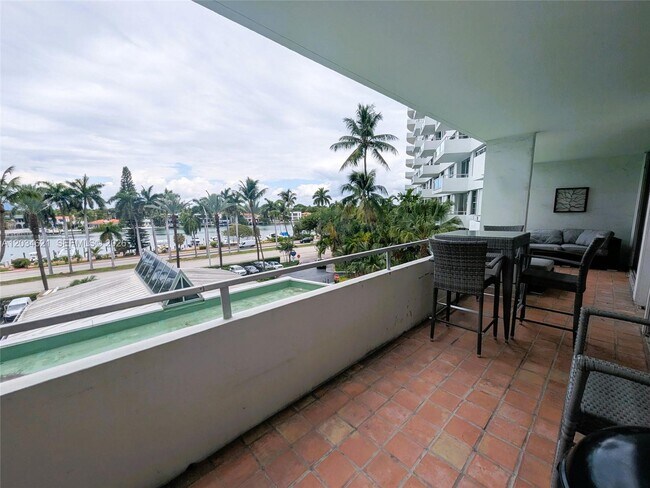 Building Photo - 5161 Collins Ave