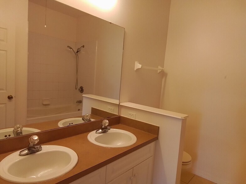 Building Photo - 4847 NW 78th Rd