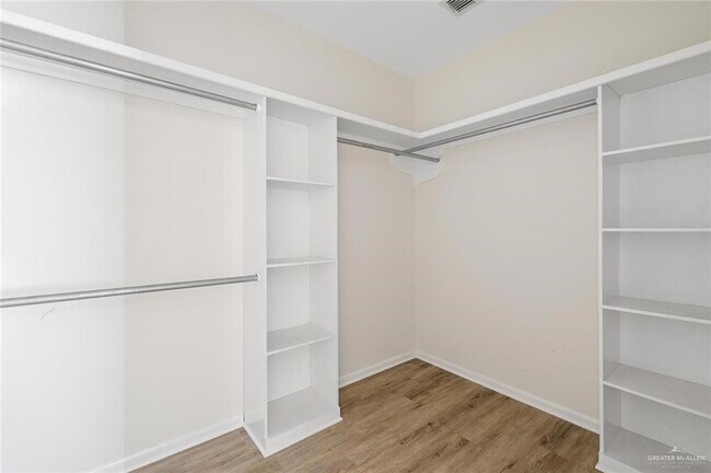 Building Photo - 12 E Stubbs St