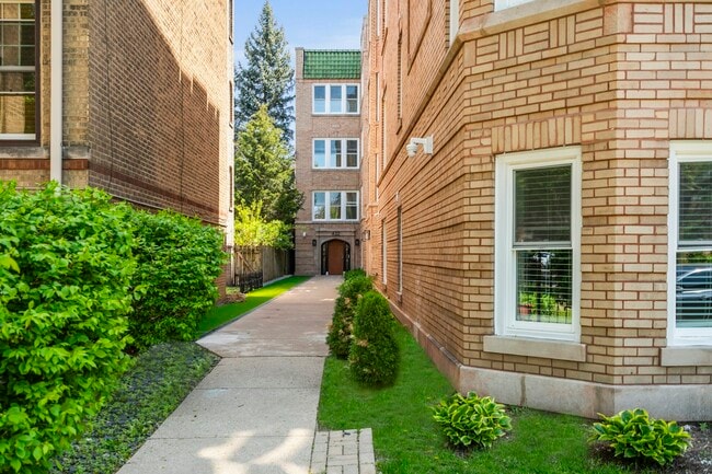 Building Photo - 432 S Maple Ave