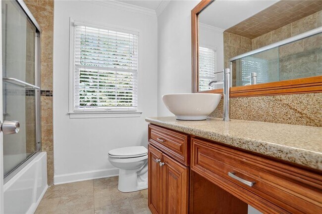 Building Photo - 447 Cove Dr NE
