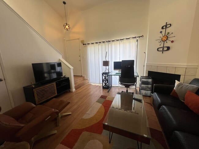 Building Photo - Charming Furnished 1-Bedroom Loft-Style Co...
