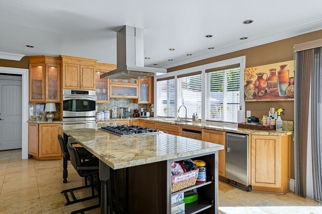 Building Photo - Fully Furnished 3 Bed 2.5 Bath Single Fami...
