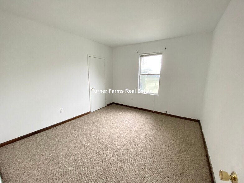 Building Photo - 87 Sheridan St