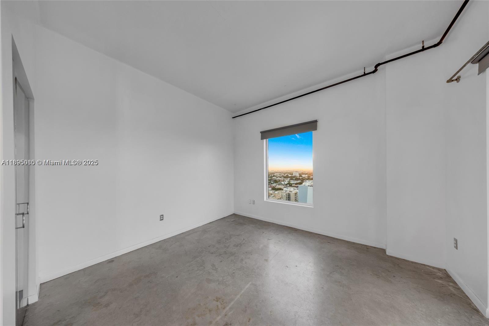 Building Photo - 10 SW South River Dr