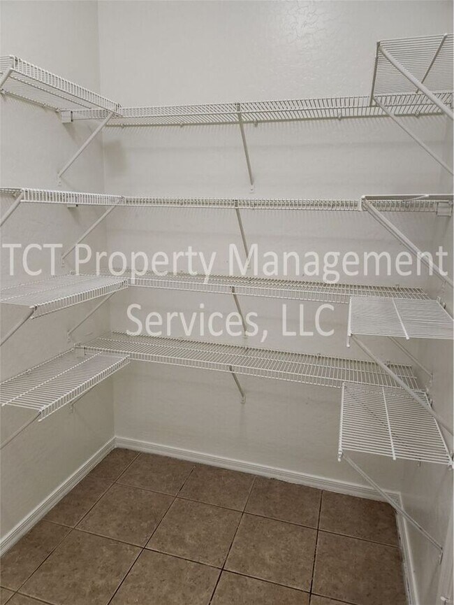 Building Photo - 3 Bedroom/2 Bath Phoenix Home Close to I-10 and 101