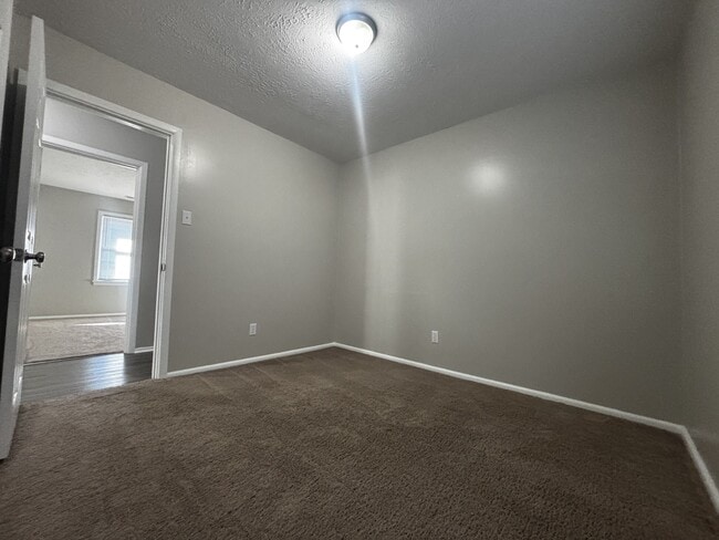 Building Photo - 516 Olivia Ln