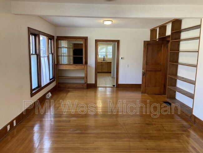 Building Photo - 1436 Matilda St NE