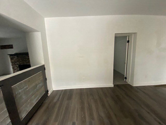 Building Photo - 414 7th St