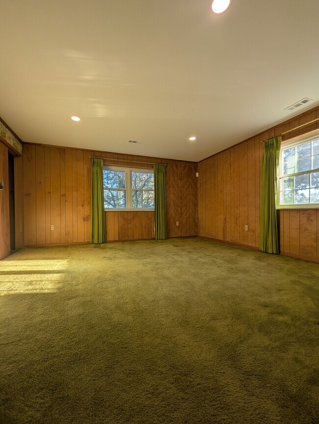 Building Photo - 201 Highland Cir