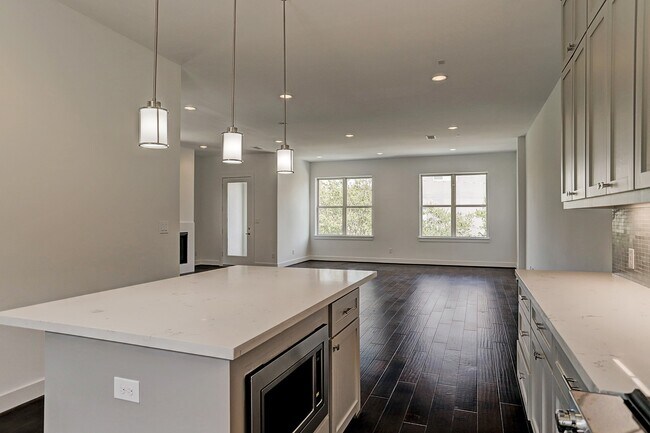 Building Photo - 1402 Eberhard St