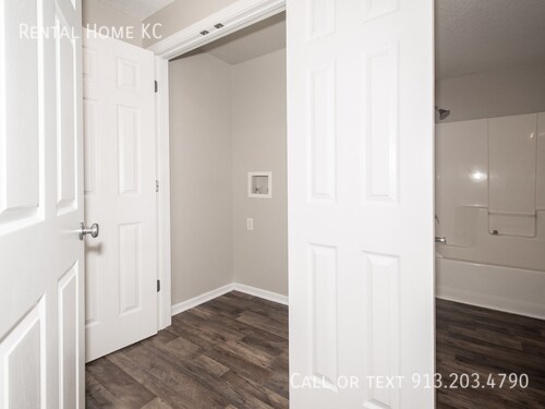 Building Photo - 1933 N 80th Ct