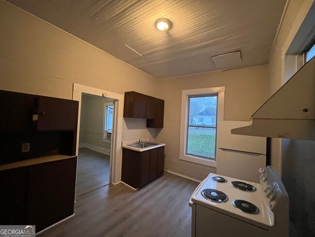 Building Photo - 910 Truitt Ave