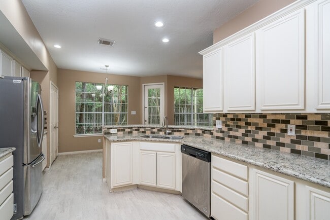 Building Photo - 66 Lakeridge Ct