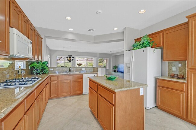 Building Photo - Golf Course Views in Sun City Anthem!  Age...