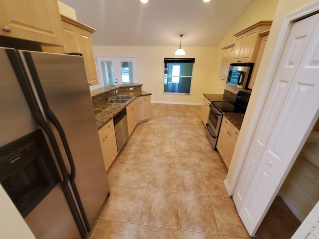 Building Photo - 1049 SW Ingrassina Ave