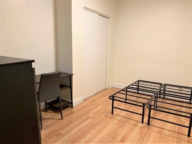 Building Photo - 25 Bradbury St