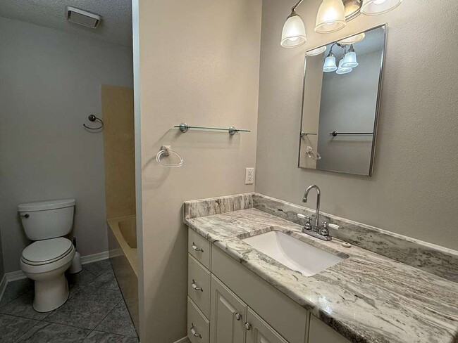 Building Photo - 806 Regatta Cir