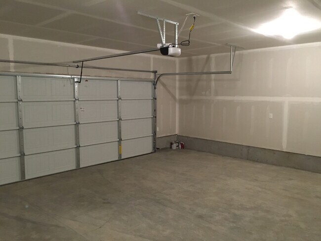 Building Photo - 594 N Trinity Way