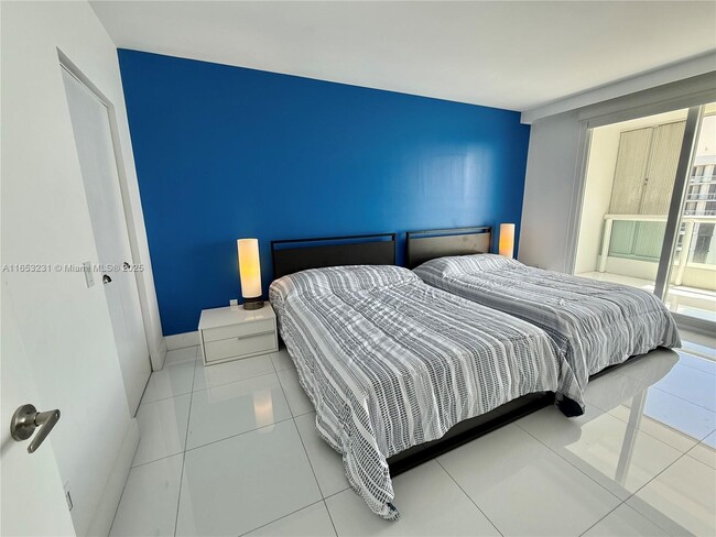 Building Photo - 21055 Yacht Club Dr