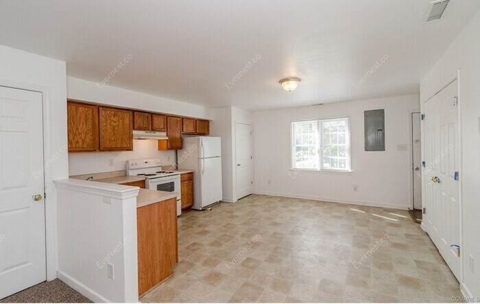 Building Photo - 3202 1st Ave