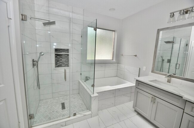 Building Photo - 8819 Hedgestone Ct