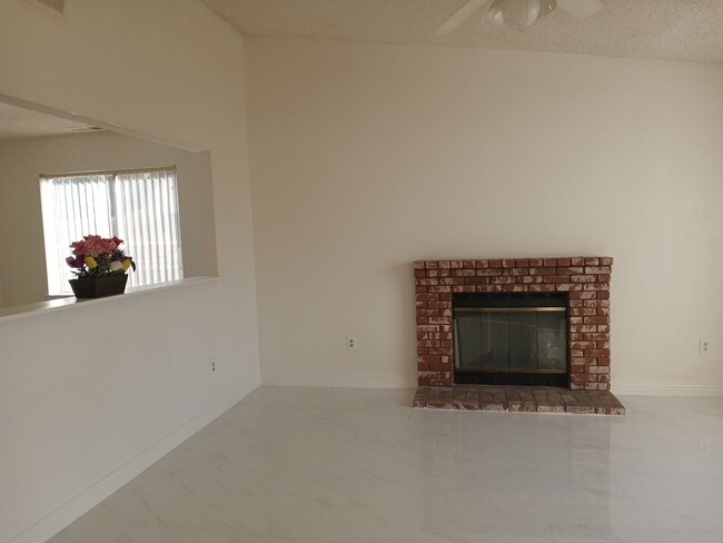 Building Photo - Stylish, Secure, and Pet-Friendly 3-Bedroo...