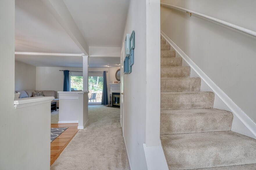 Building Photo - 18 Collis Ct