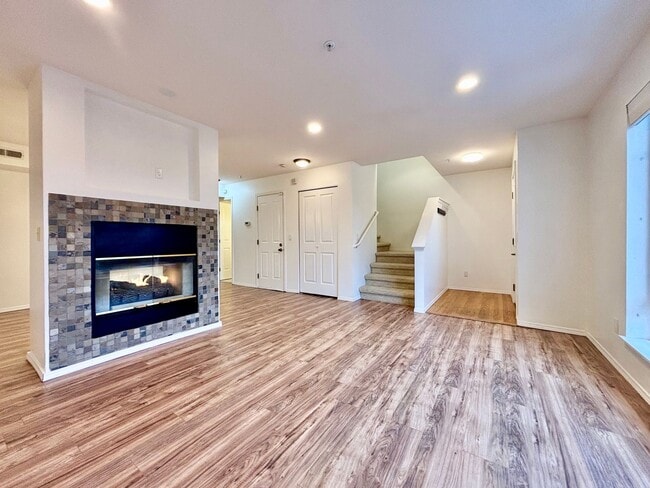 Building Photo - Convenience at Your Doorstep – Townhome for Rent in Newcastle