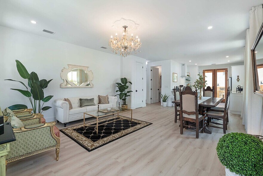 Building Photo - 28 W Castillo Dr