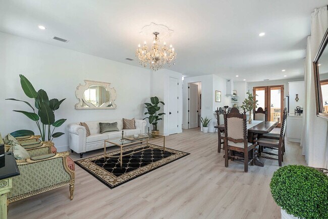 Building Photo - 30 W Castillo Dr