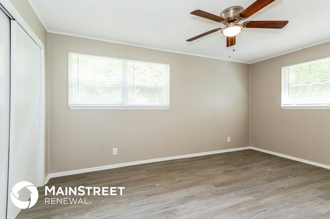 Building Photo - 6873 Tom Thumb Dr