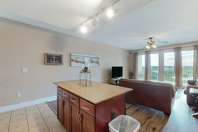 Building Photo - 9860 S Thomas Dr