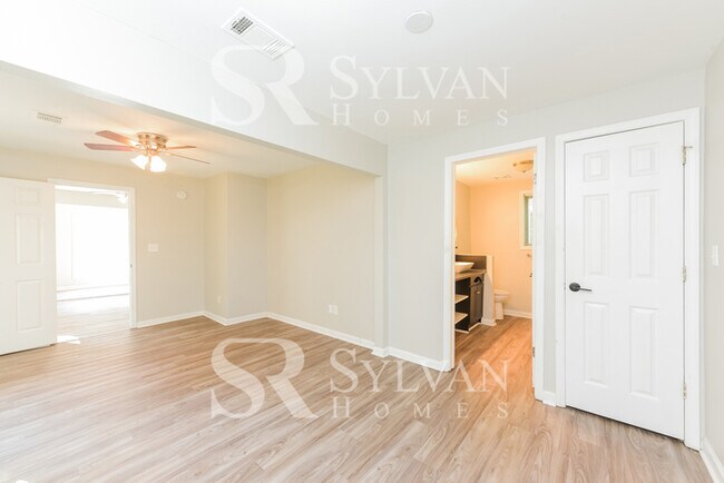 Building Photo - Prepare to fall in love with this 3 bedroom, 2 bathroom home