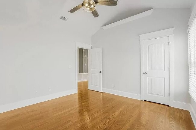 Building Photo - 3226 Cates Ave NE