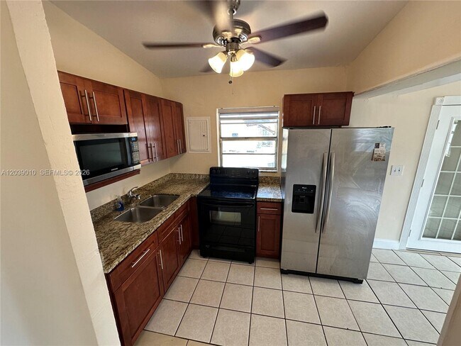 Building Photo - 4410 SW 39th St