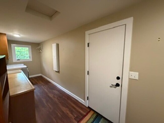 Building Photo - Charming, Spacious, Updated Home in Lake Oswego!