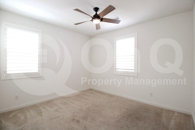 Building Photo - 10207 E Tillman Ave