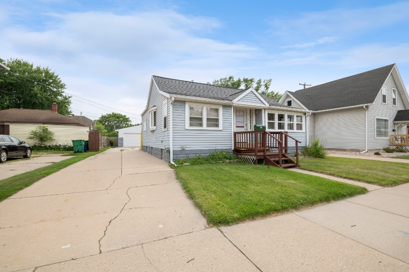 Building Photo - 826 Doty St