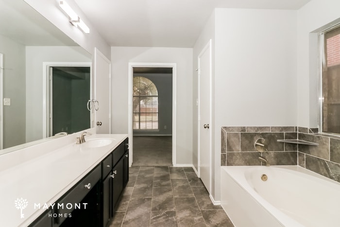 Building Photo - 15426 Baxter Ave