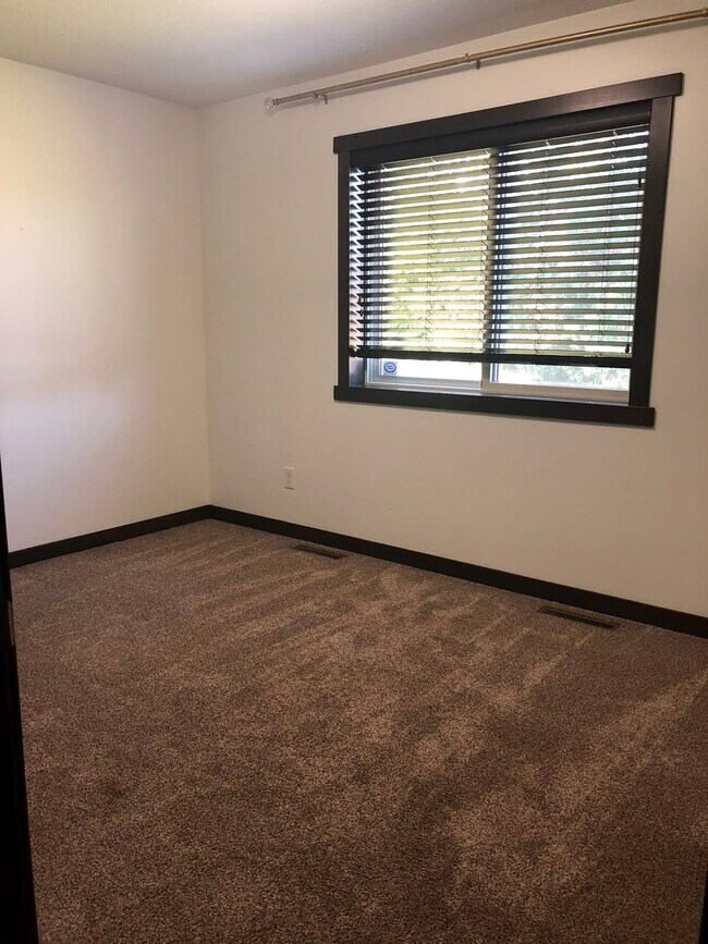 Building Photo - 1253 Turnberry Dr SE