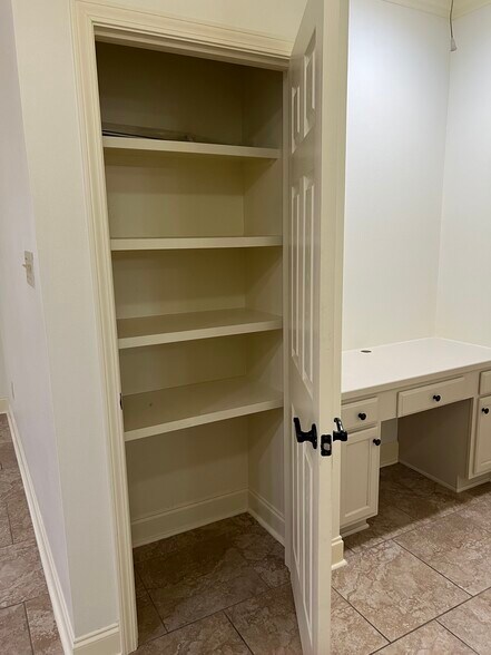 Kitchen Pantry - 37150 Woodgate Ave